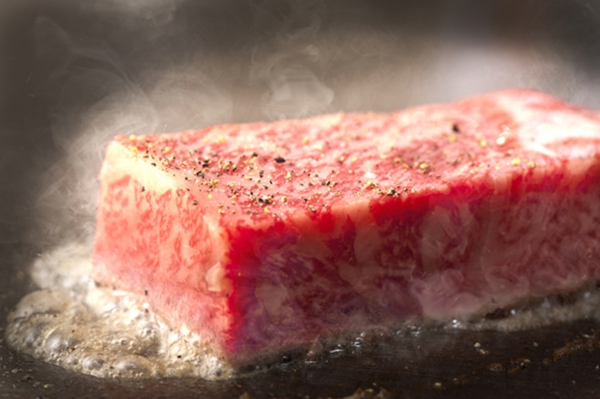 鉄板焼き（ビーフステーキ）の写真