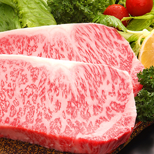 霜降りステーキ用牛肉の写真